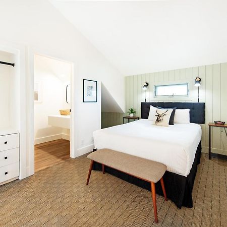 Waterton Glacier Suites Екстер'єр фото