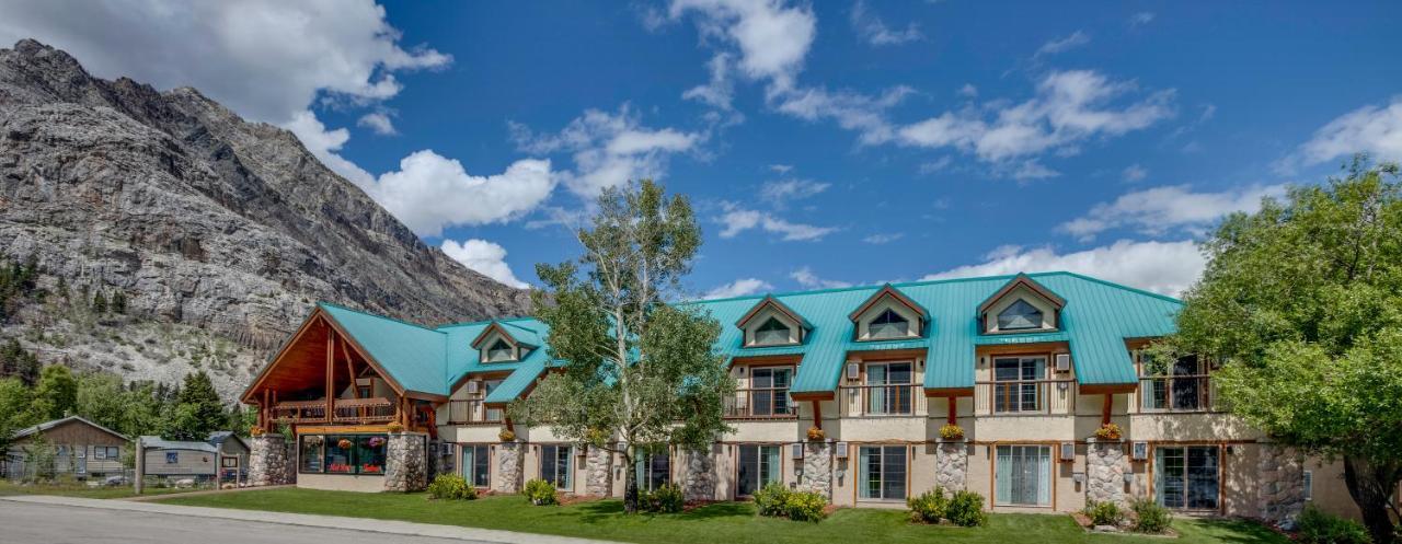 Waterton Glacier Suites Екстер'єр фото