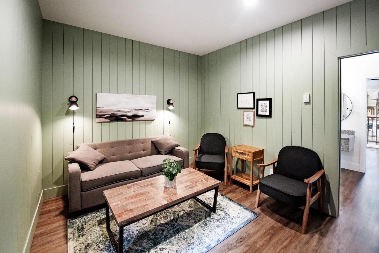 Waterton Glacier Suites Екстер'єр фото