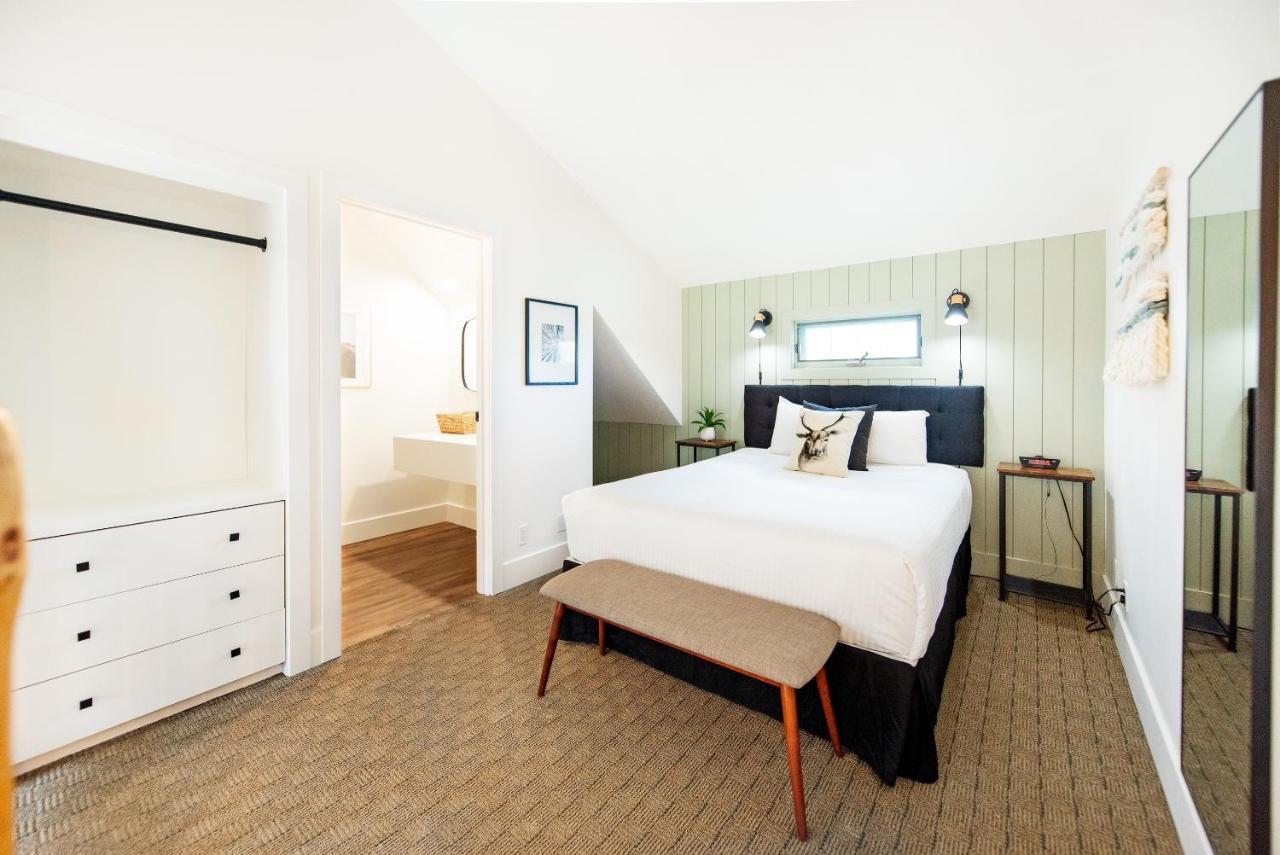 Waterton Glacier Suites Екстер'єр фото