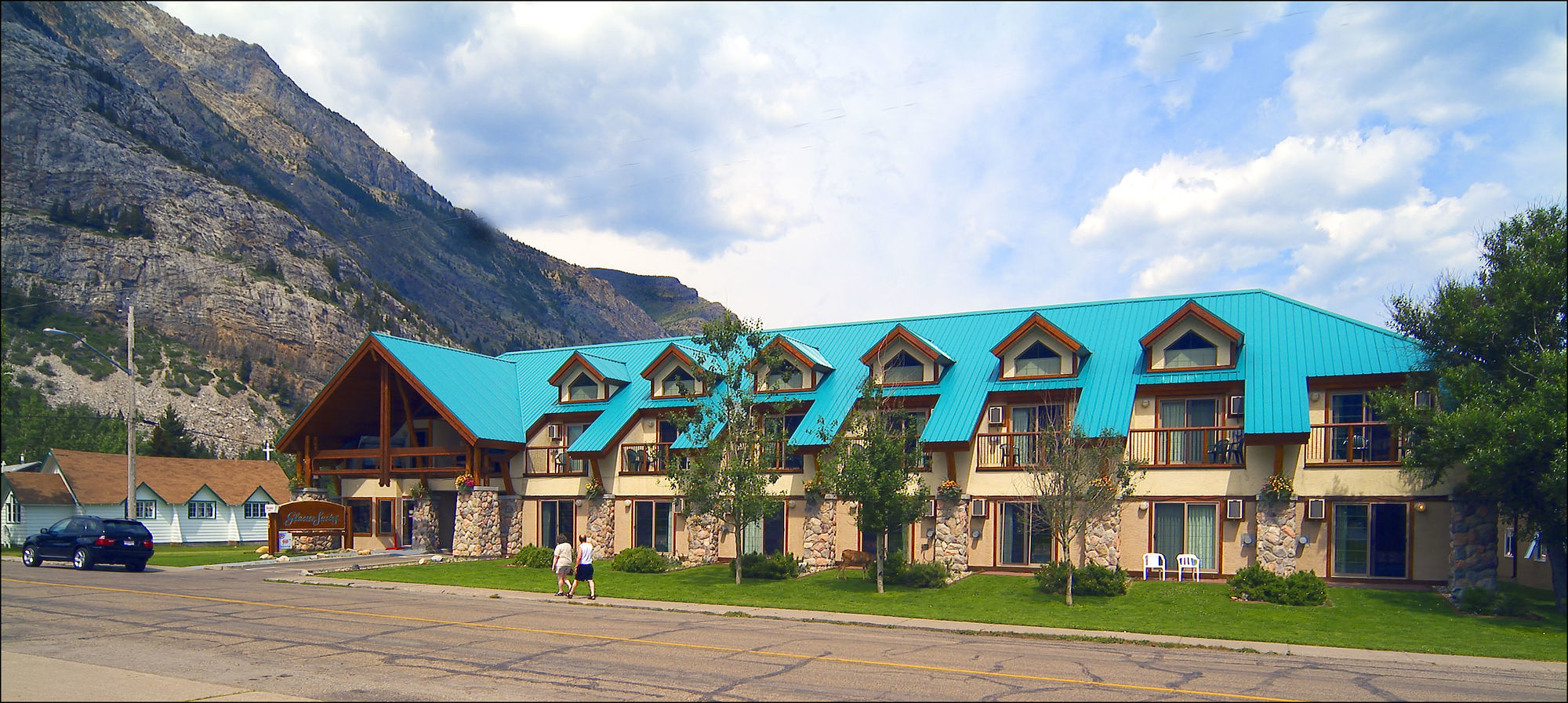 Waterton Glacier Suites Екстер'єр фото