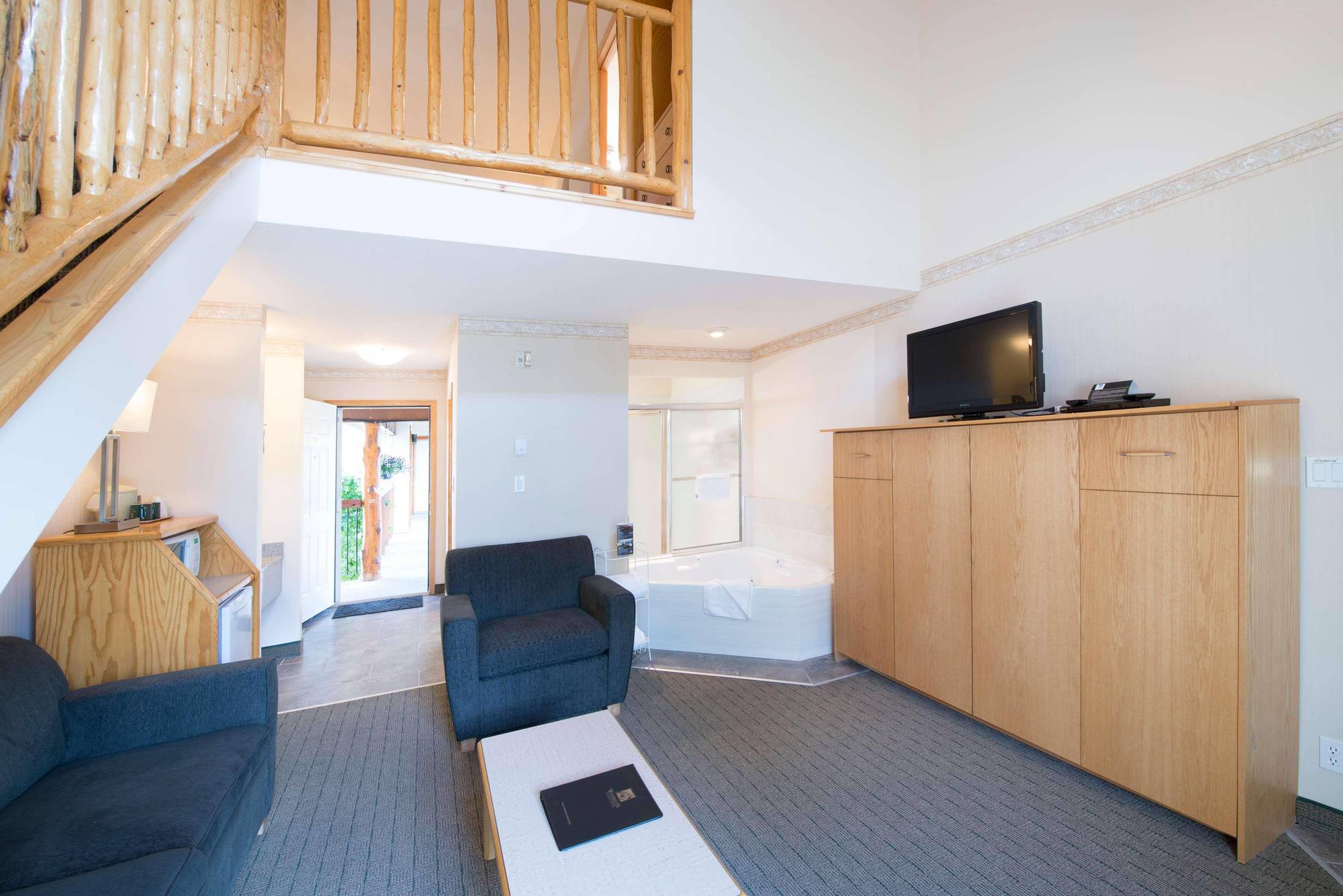 Waterton Glacier Suites Екстер'єр фото