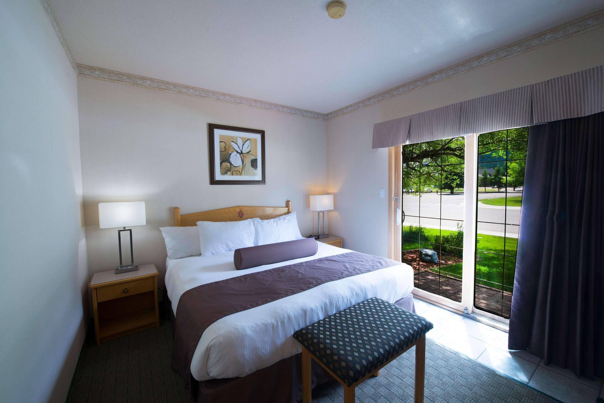 Waterton Glacier Suites Екстер'єр фото